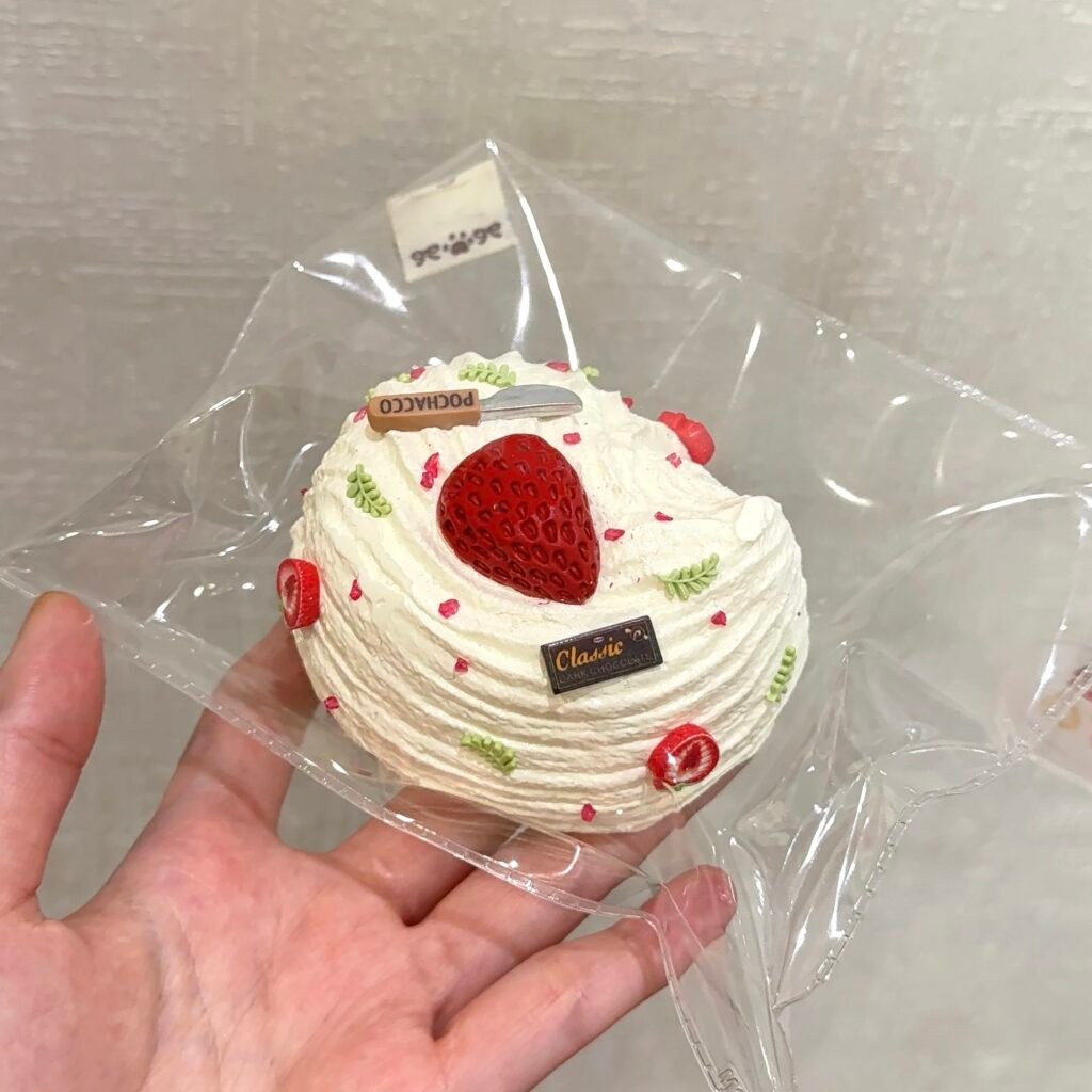 4107 Single Strawberry Cream (Large) (Clay Texture Series) / ひとつぶいちごクリーム（大） (クレイ触感シリーズ)