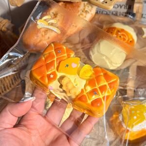 248031 W Qiqi Guaiguai Pineapple Cheese Bread (Clay Texture Series) / w奇奇怪怪 菠萝芝士面包 (黏土泥触感系列)