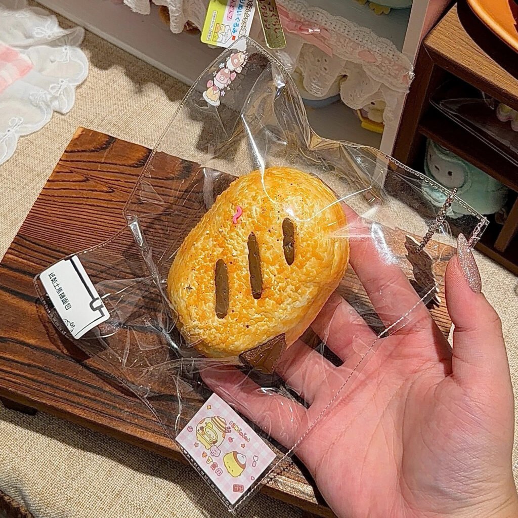 107066 12Xininl Caramel Bread (Paper Clay Texture Series) / 12Xininl捏捏小店 キャラメルパン (紙粘土触感シリーズ)