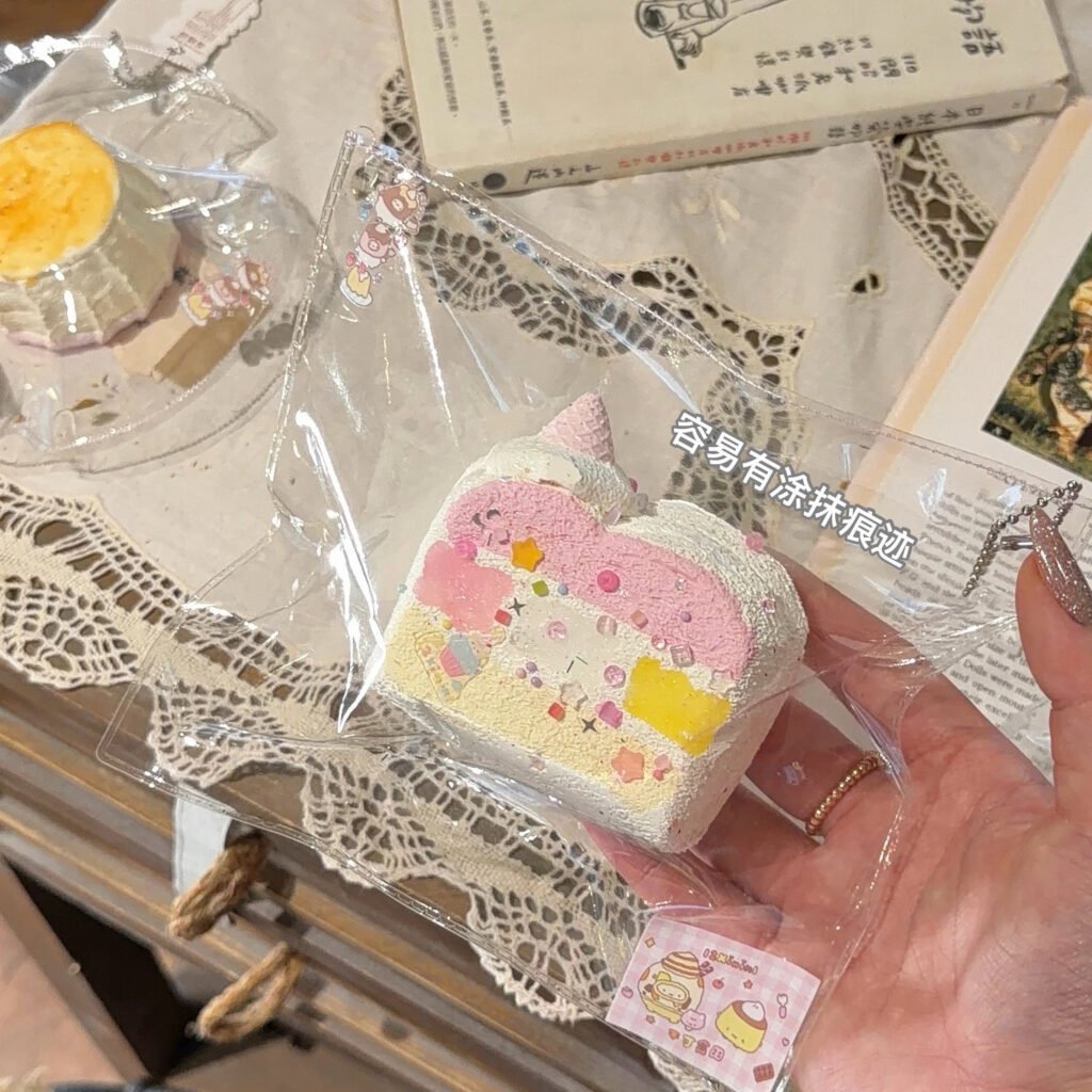 107070 12Xininl Strawberry Jelly Toast (Glutinous Cream Texture Series) / 12Xininl捏捏小店 いちごゼリートースト (もちクリーム触感シリーズ)