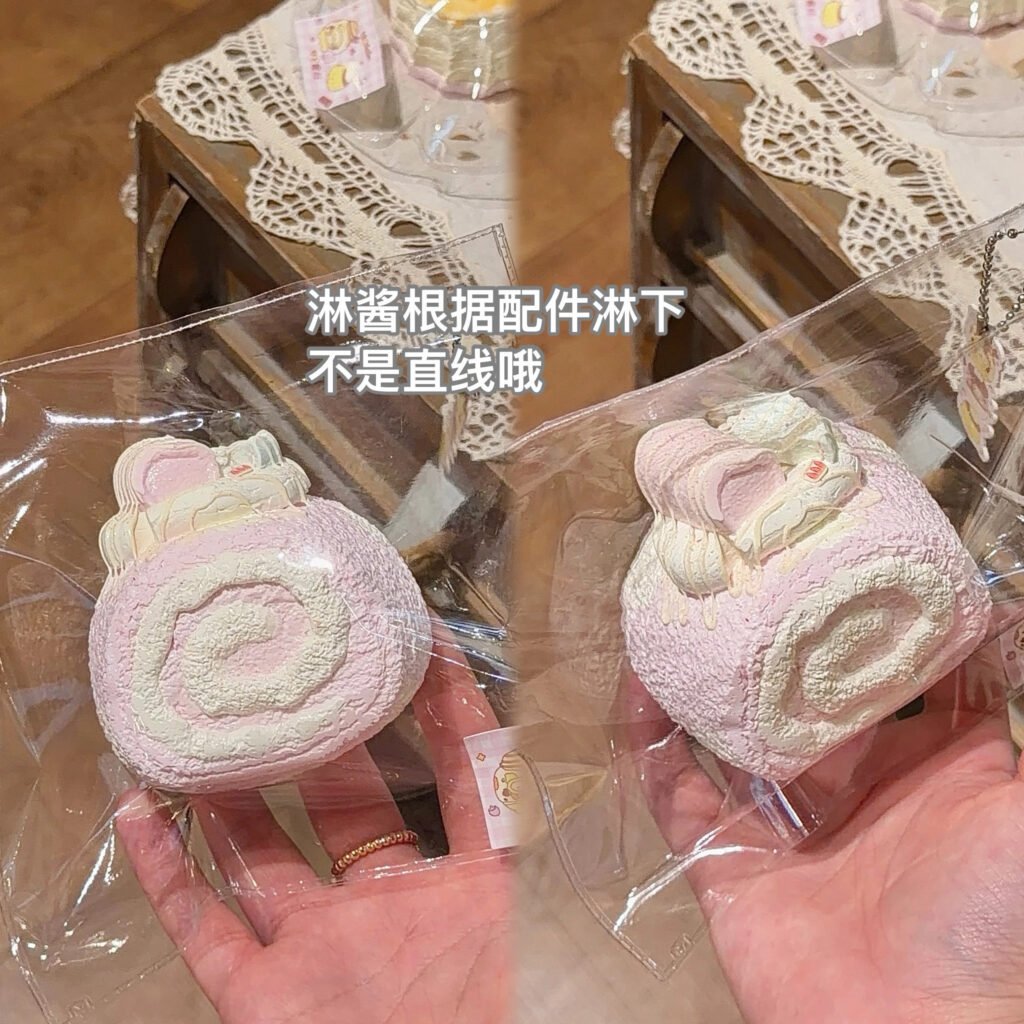 107078 12Xininl Strawberry Swiss Roll (Glutinous Cream Texture Series) / 12Xininl捏捏小店 いちごロールケーキ (もちクリーム触感シリーズ)