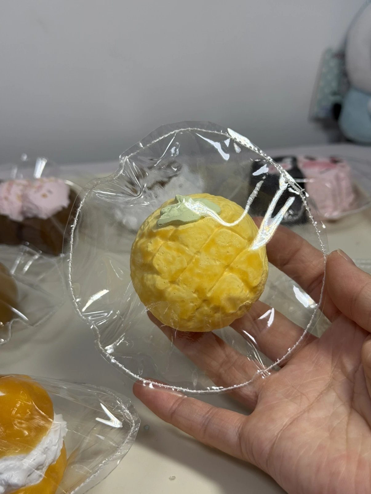 246005 Yituo Nienie Pineapple Bun (Dry Cream Texture Series) / 一坨捏捏 菠萝包 (干奶油触感系列)