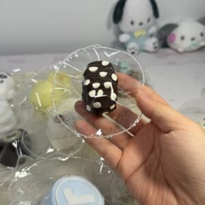 246031 Yituo Nienie Chocolate Polka Dot Cream Stick (Cheese Clay Texture Series) / 一坨捏捏 黑巧波点奶油条 (干酪泥触感系列)