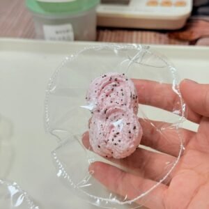 246048 Yituo Nienie Berry Chocolate Double Spiral Roll (Dry Cream Texture Series) / 一坨捏捏 莓巧双旋卷 (干奶油触感系列)