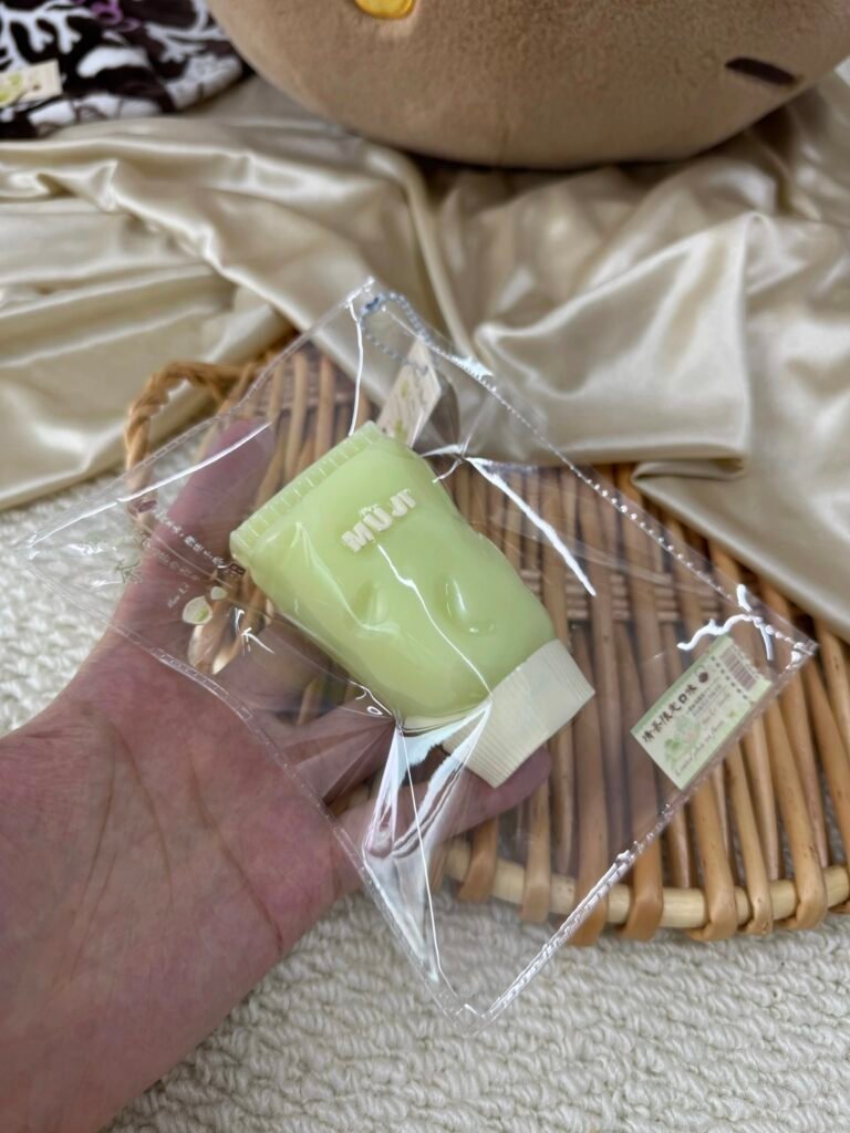 14022 YunLi Light Tea Facial Cleanser (Nougat Clay Texture Series) / YunLi 清茶フェイスウォッシュ (ヌガークレイ触感シリーズ)