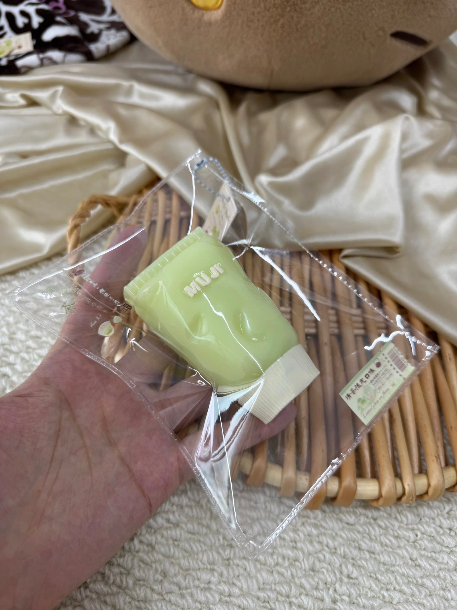 14022 YunLi Light Tea Facial Cleanser (Nougat Clay Texture Series) / YunLi 清茶フェイスウォッシュ (ヌガークレイ触感シリーズ)