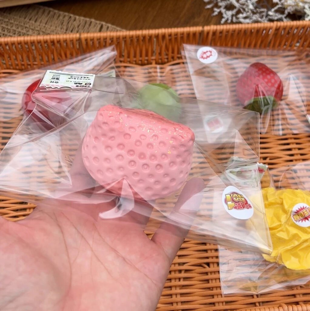 272084 3Treas Gel Cat-Head Strawberry (Gel Texture Series) / 3Treas 凝胶猫头草莓（凝胶触感系列）