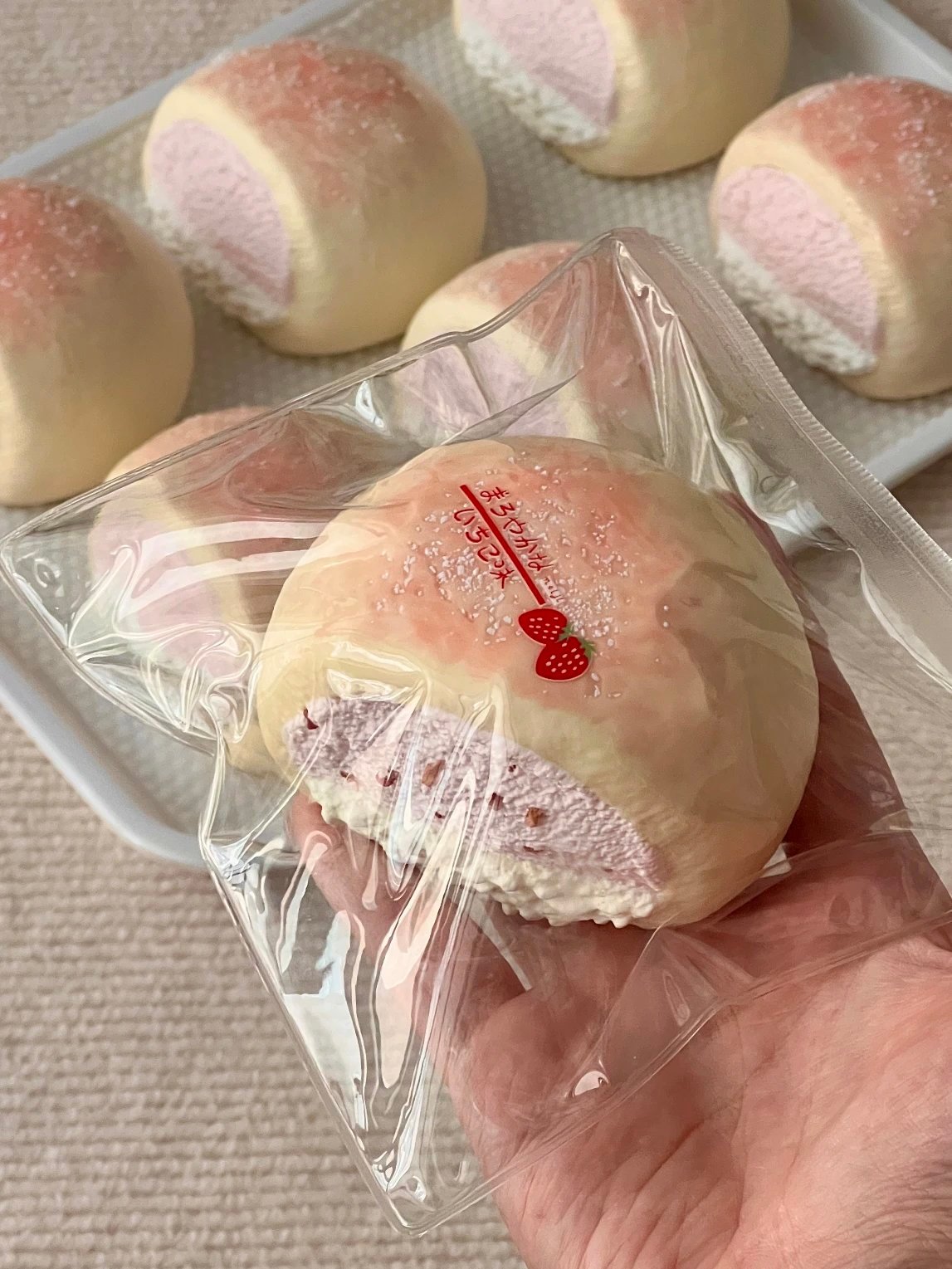 355001 Aolun Studio Strawberry Iced Cheesecake Daifuku (Thick Cream Clay Texture Series) / 奥伦在捏 草莓冰乳酪大福(厚奶油泥触感系列)