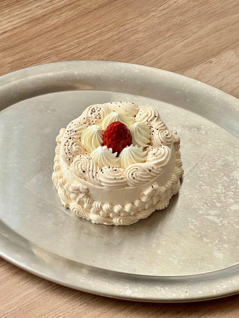 355006 Aolun Studio Strawberry Piped Cream Cake (Glutinous Rice Clay Texture Series) / 奥伦在捏 草莓裱花蛋糕（糯米泥触感系列）