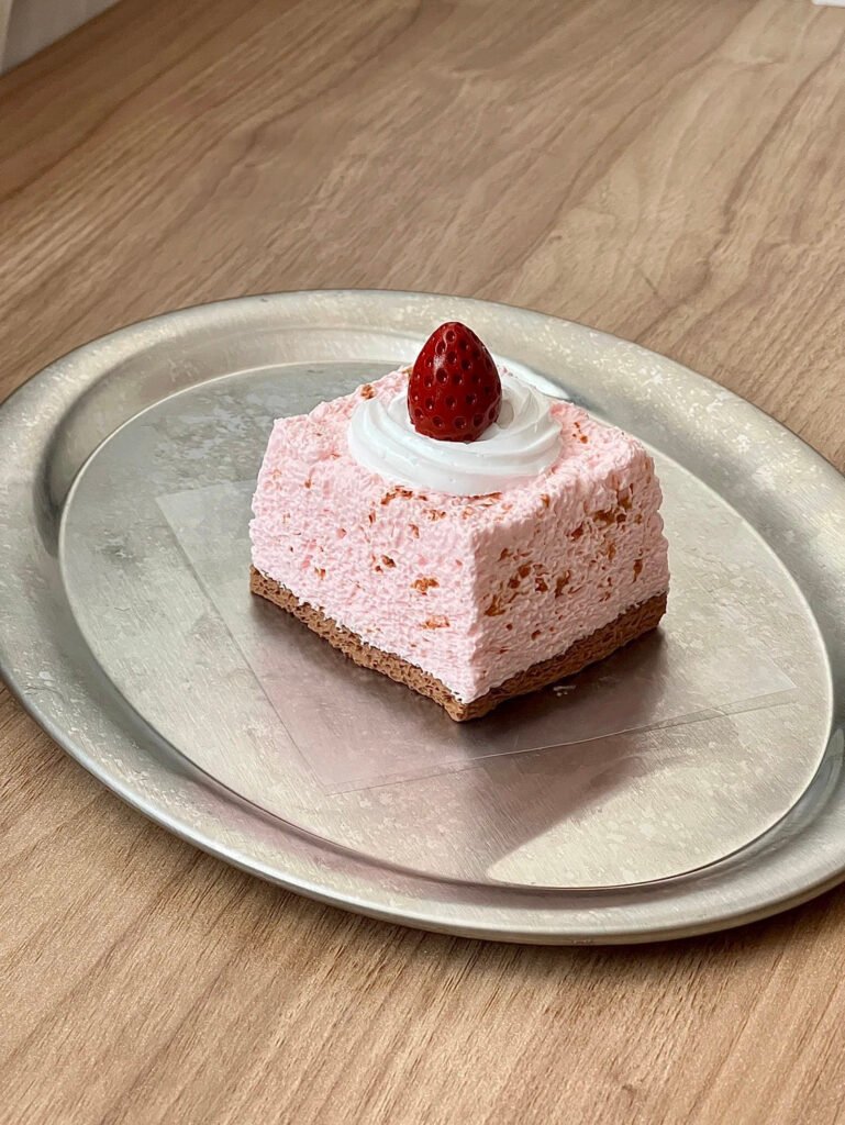 355010 Aolun Studio Strawberry Caramel Pound Cake (Cream Clay Texture Series) / 奥伦在捏 草莓焦糖磅蛋糕（奶油泥触感系列）