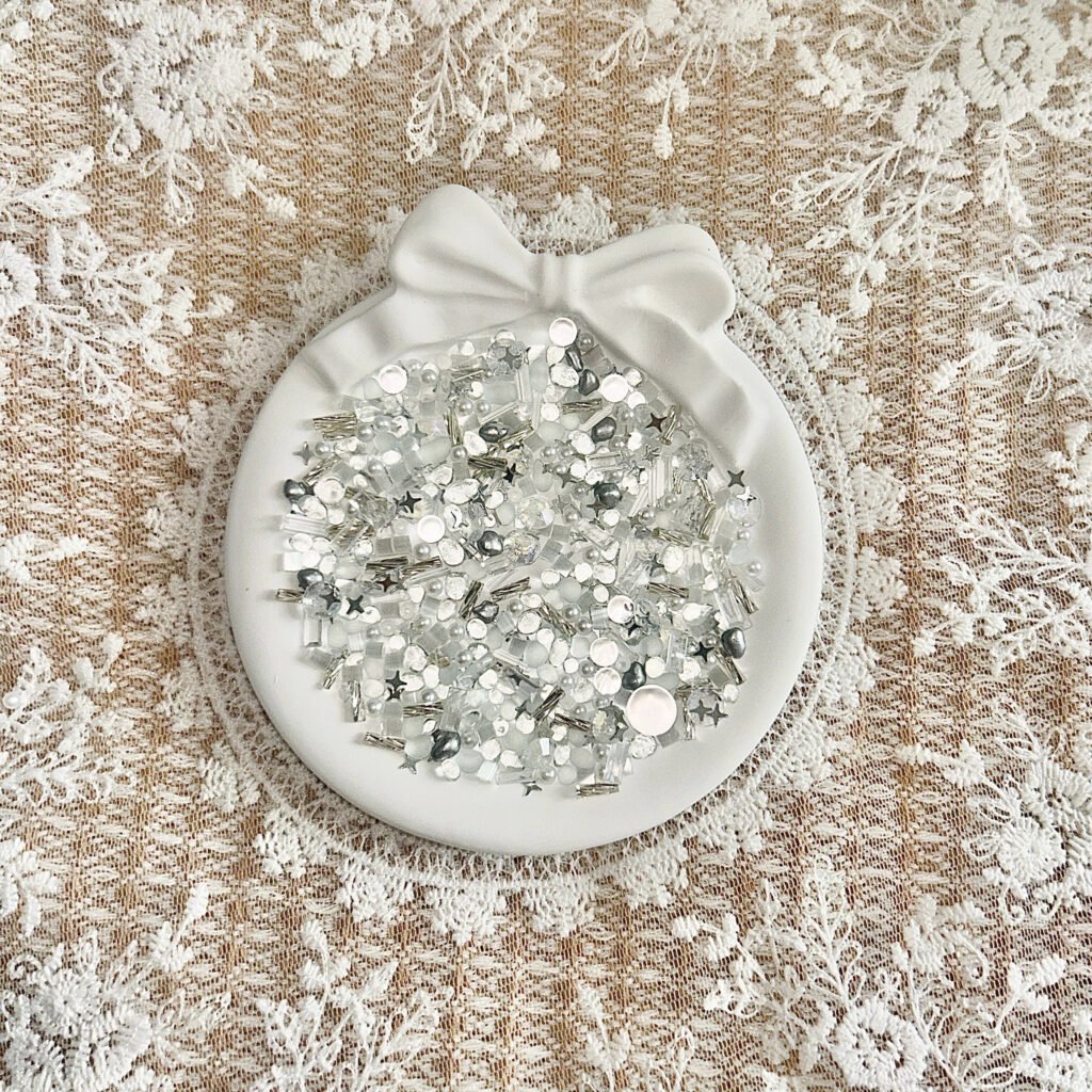 133009 Baobao Nienie Moonlight Crushed Crystal - 50g / 包包的捏 白月光碎钻 - 50g