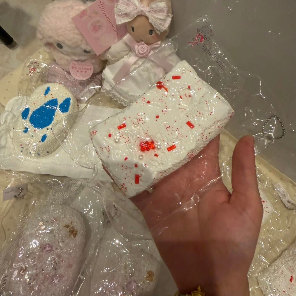 68012 BarbieStudio Cherry Gummy Toast (Extra-Soft Clay Texture Series) / BarbieStudio 樱桃软糖吐司（变态软泥触感系列）