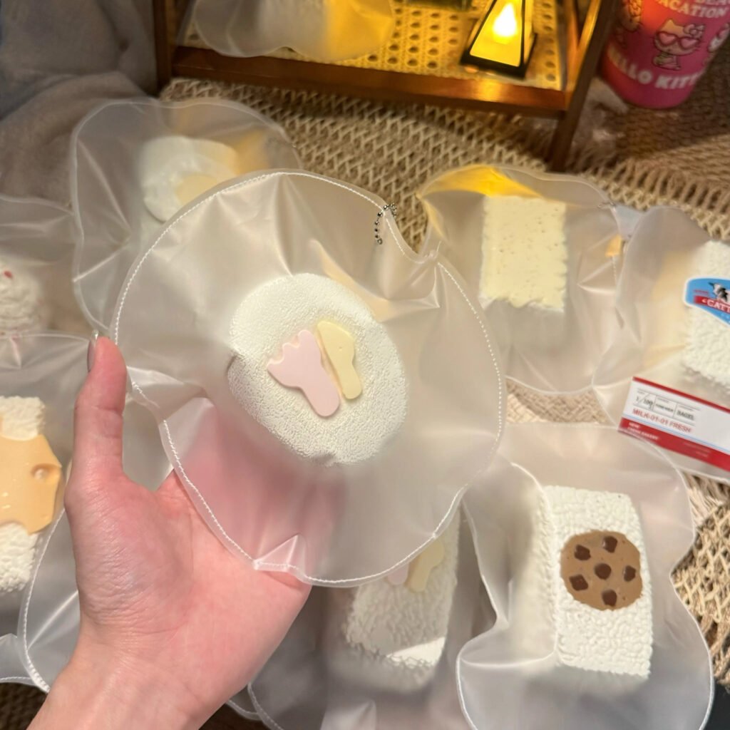 426004 Bing Bing Squishy Fork and Knife Velvet Rice Cracker (Sticky Clay Texture Series) / 饼饼的捏捏 刀叉丝绒仙贝(黏糊泥触感系列)
