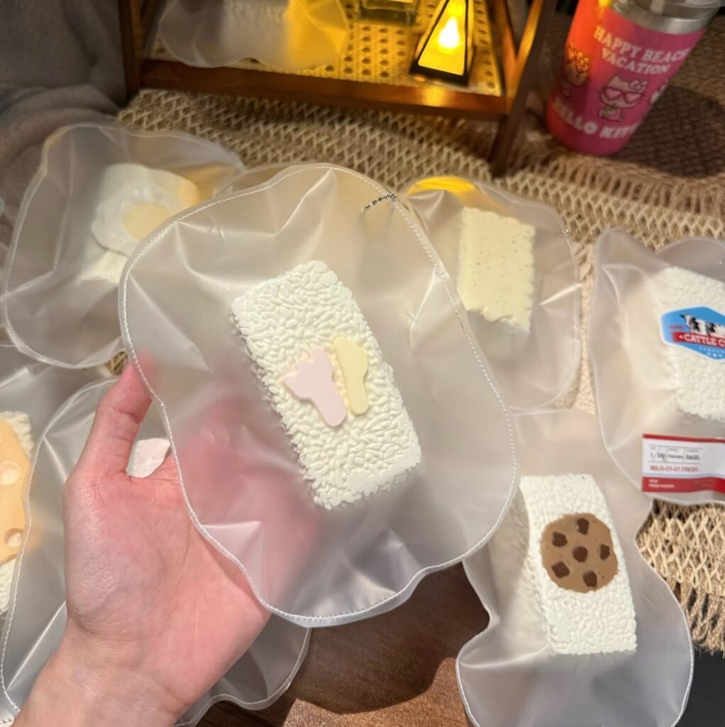 426005 Bing Bing Squishy Fork and Knife Long Rice Ball (Sticky Clay Texture Series) / 饼饼的捏捏 刀叉长饭团(黏糊泥触感系列)