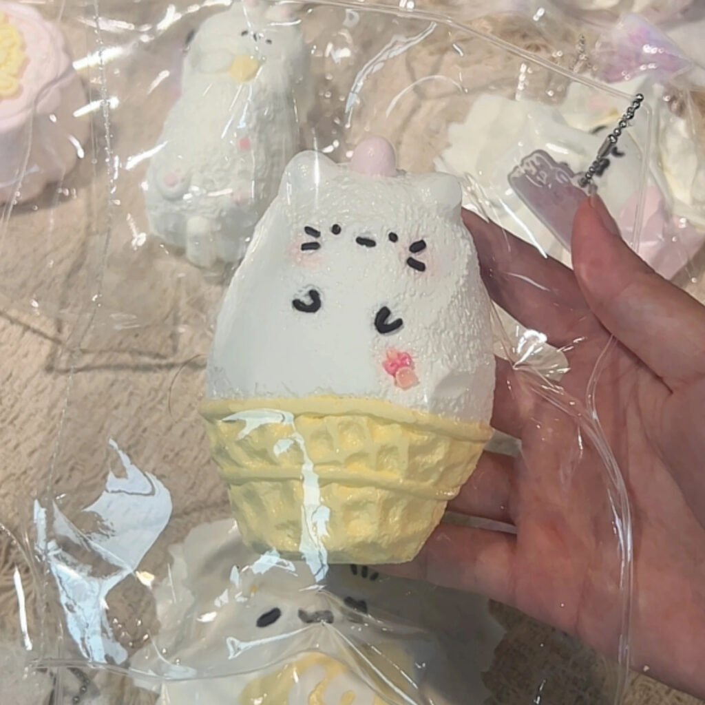 402006 Berry Berry Kitten Ice Cream / 莓了个莓 小咪冰淇淋