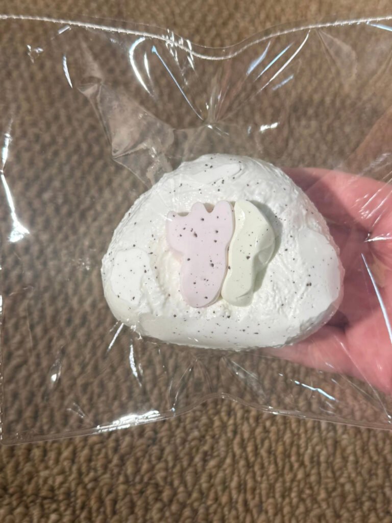 411003 Bai Mi Fan Squishy Snow Puff Bun / 白咪饭捏 雪芙包