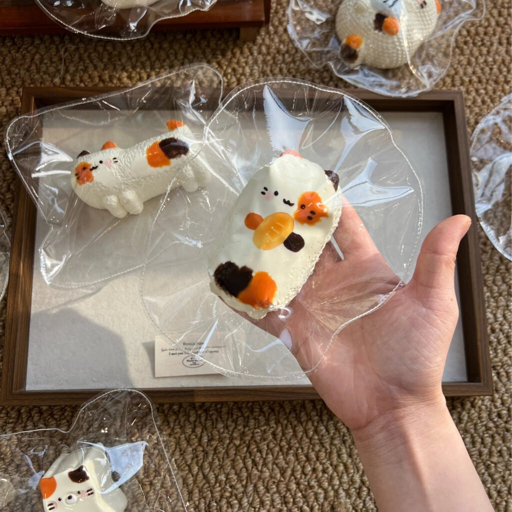 174061 Boom Order Calico Bread-Hugging Kitten (Soft Face Cream Texture Series) / 我一定会爆单的 三花抱面包小猫（软面霜触感系列）
