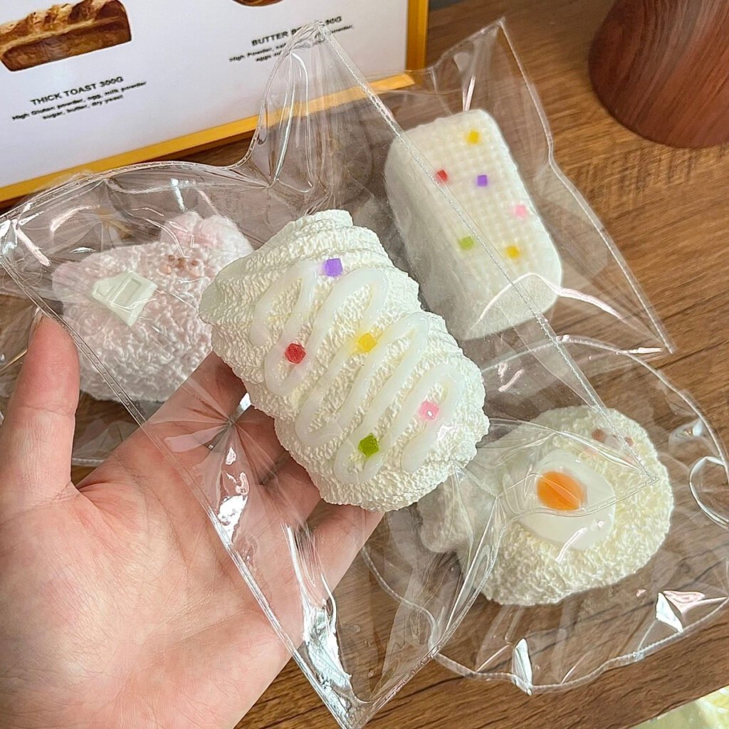424000 Bus Mouse Fruit Cream Roll (Dry Glutinous Clay Texture Series) / 巴士小鼠 果粒奶油卷（干糯泥触感系列）