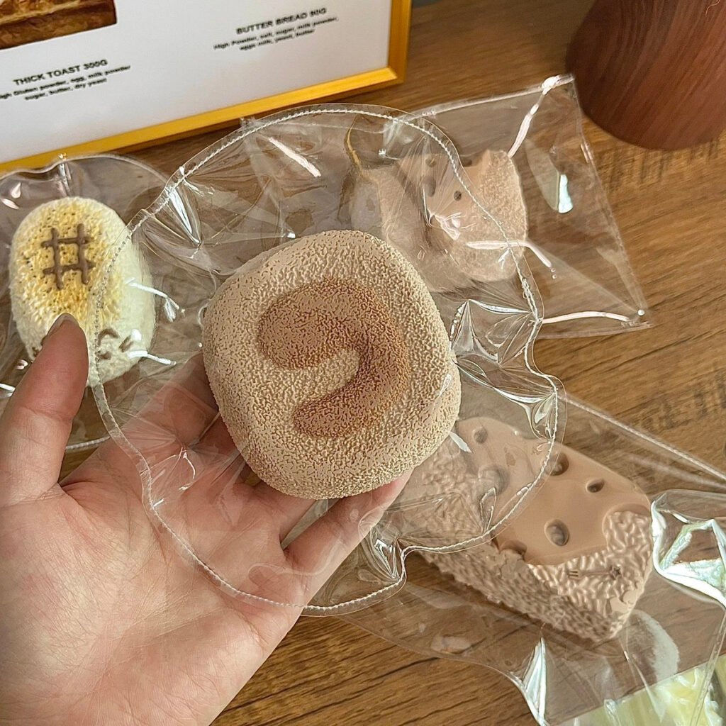 424004 Bus Mouse Cocoa Cake Roll (Fluffy Cream Texture Series) / 巴士小鼠 可可蛋糕卷（绵奶油触感系列）