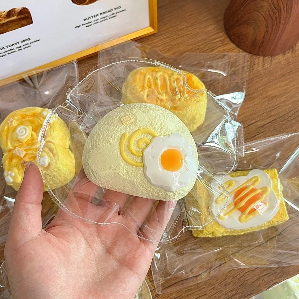 424009 Bus Mouse Egg Hug Roll (Fluffy Cream Texture Series) / 巴士小鼠 鸡蛋抱抱卷（绵奶油触感系列）