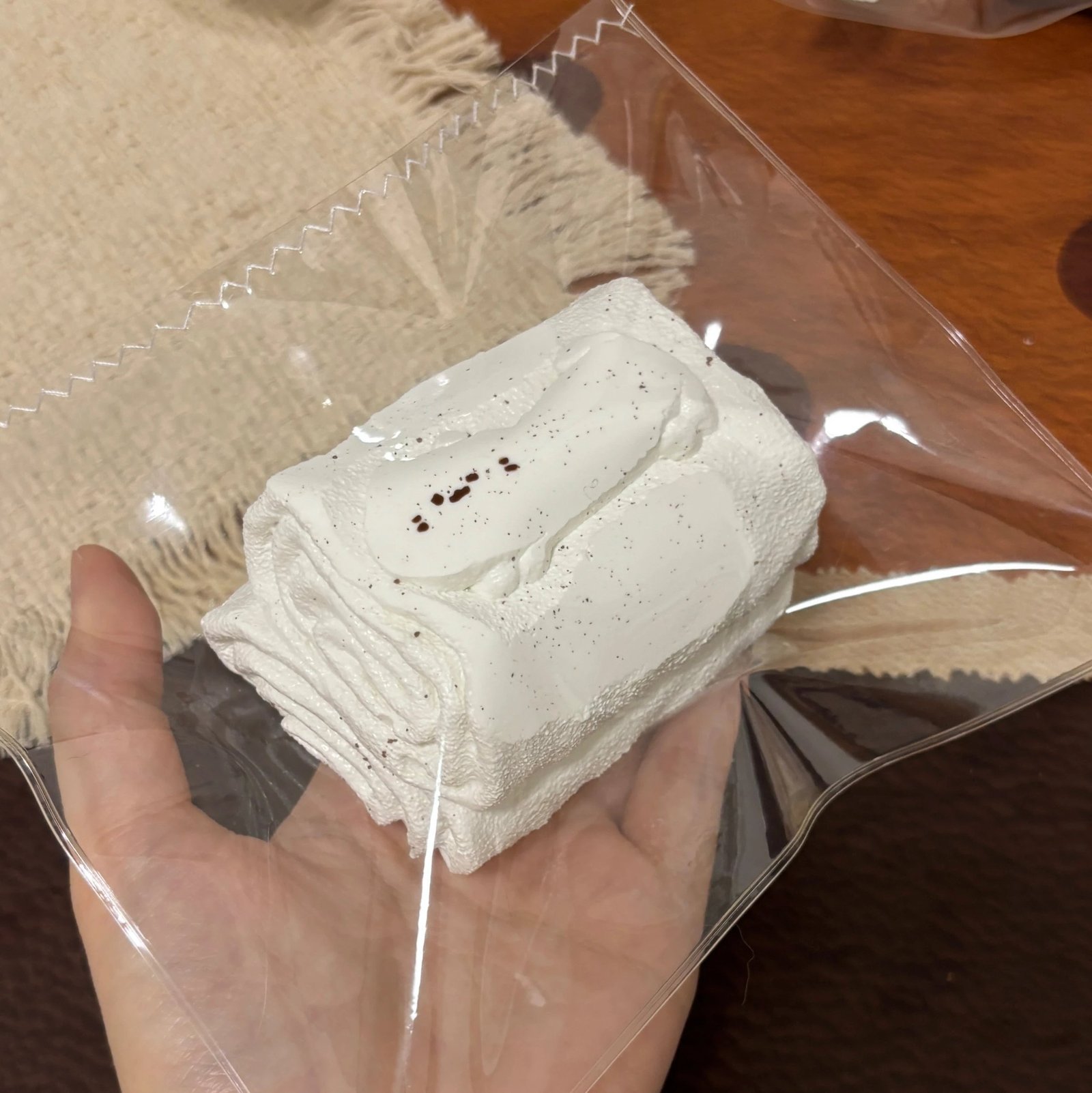 360014 BuBo YeZi Kitten Towel Roll (Thick Cream Texture Series) / 步啵野子捏捏 小猫毛巾卷(厚奶油触感系列)