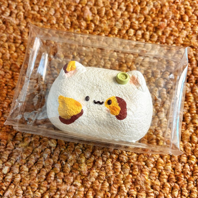 84008 Bu Zhi Dou Button Calico Cat Cube / 不知豆捏 纽扣三花猫方块