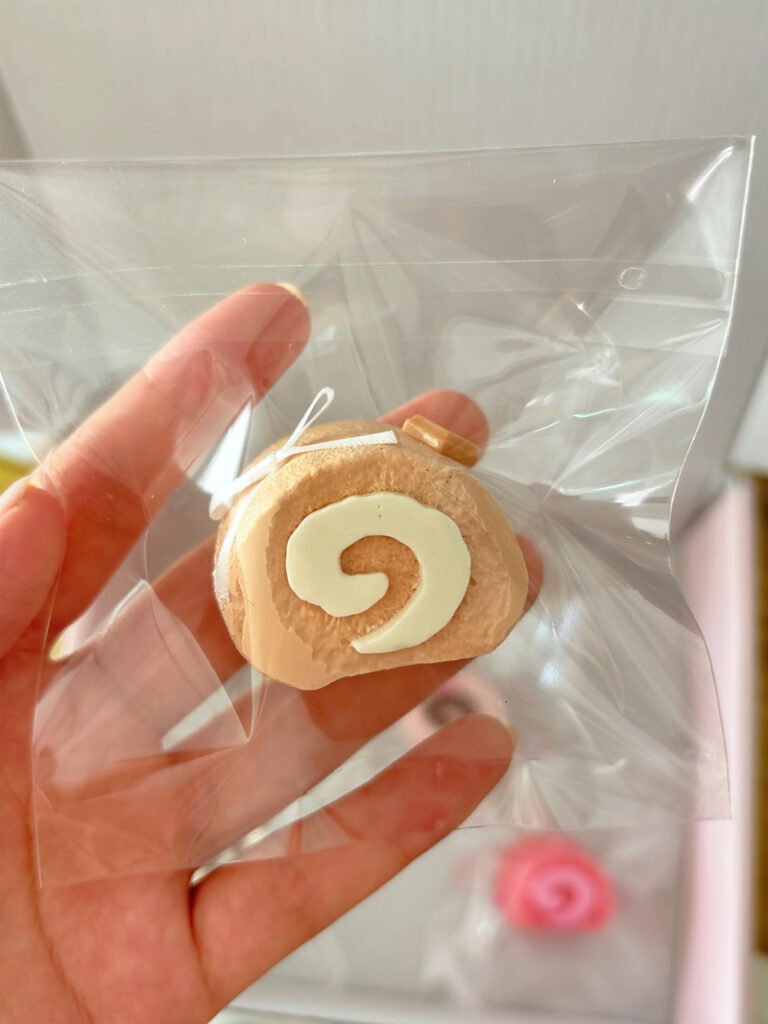 84032 Bu Zhi Dou Swiss Roll - Thai Milk Tea / 不知豆捏 瑞士卷（泰奶味）