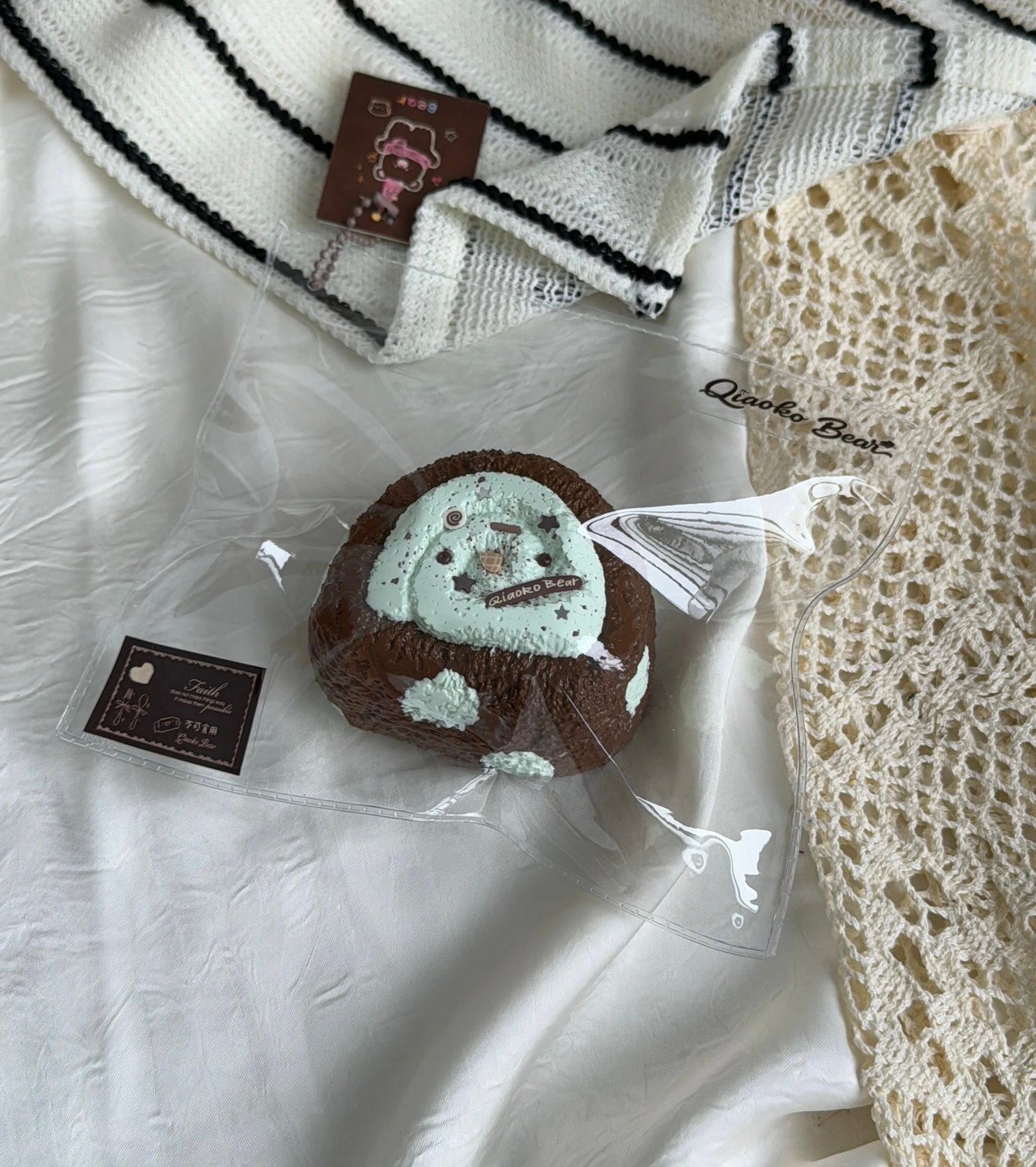 45026 Choco Bear Chocolate Triangle Bag (Light Yogurt Texture Series) / 巧可熊捏捏 薄巧三角包(轻酸奶触感系列)