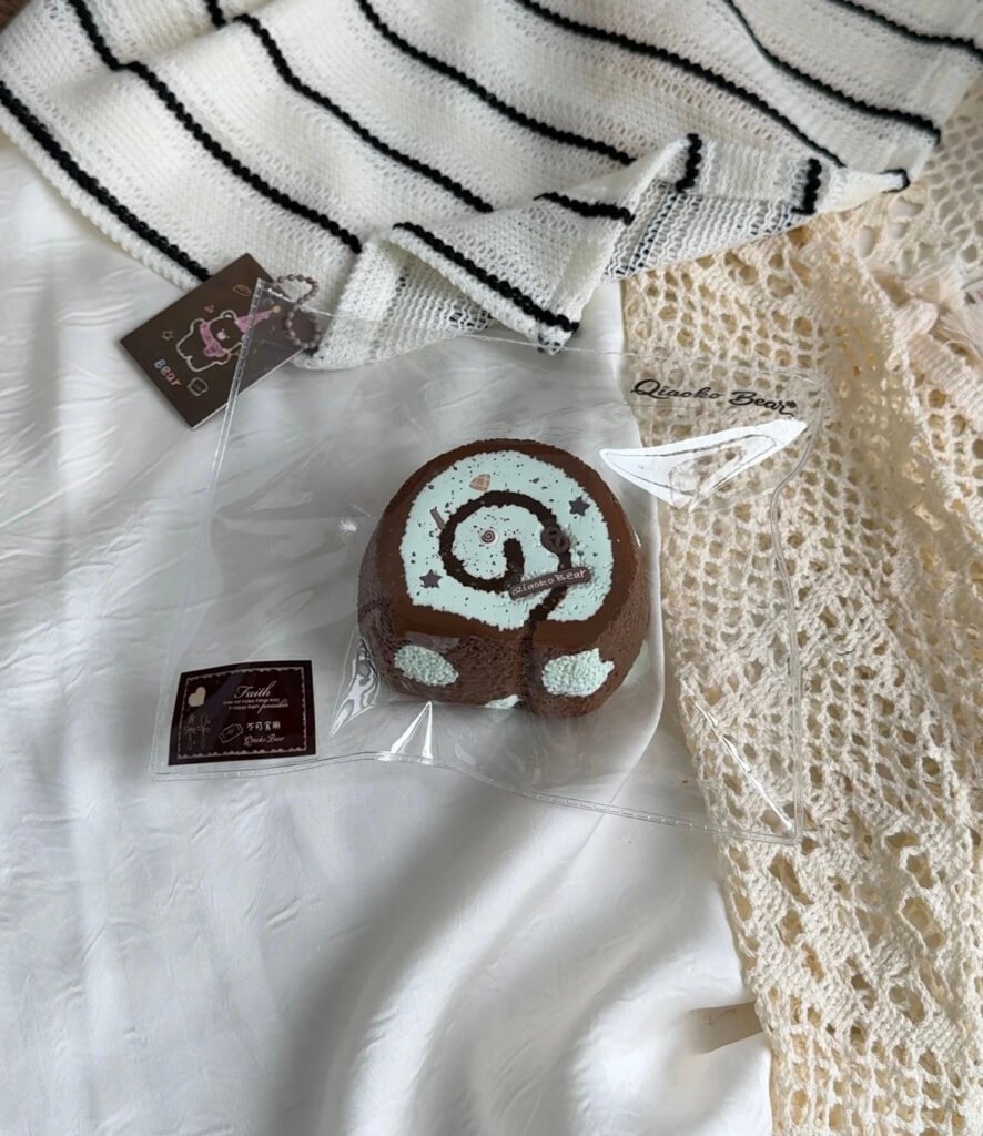 45028 Choco Bear Chocolate Cake Roll (Light Yogurt Texture Series) / 巧可熊捏捏 薄巧蛋糕卷(轻酸奶触感系列)
