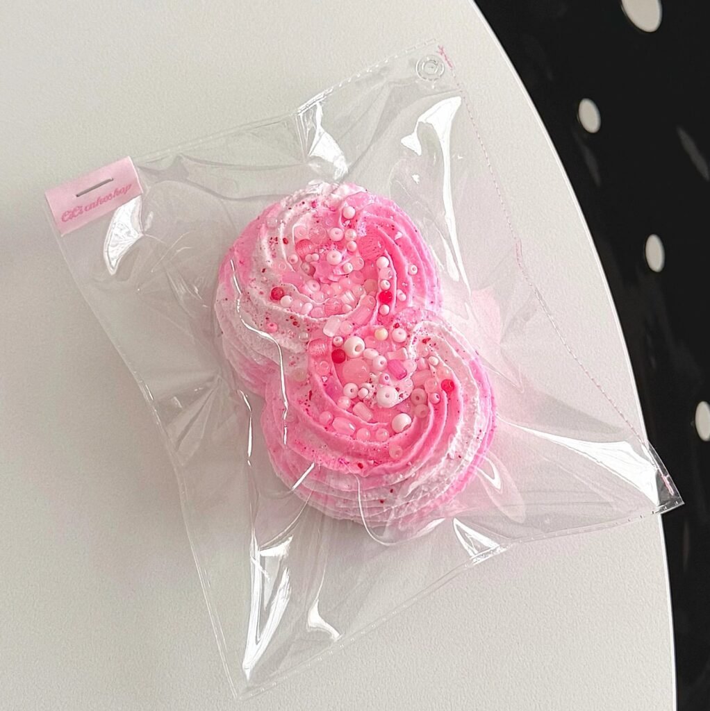 351002 Cici Bright Red Strawberry Double Cookie (Runny Cream Texture Series) / cici呢 艳红草莓二连曲奇（稀奶油手感系列）
