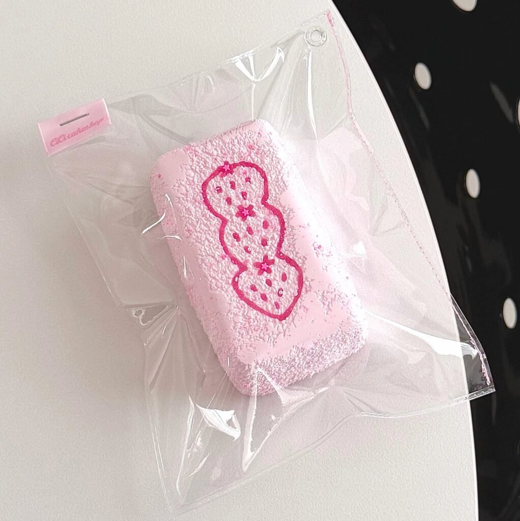 351016 Cici Strawberry Skewer Toast Brick (Fluffy Cream Texture Series) / cici呢 草莓串吐司砖（绵奶油手感系列）