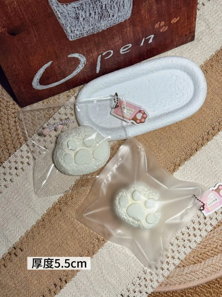 74051 Cherry Maruko Squishy Bumpy Cat Paw (Oven-Baked Cotton Clay Texture Series) / 樱桃子丸子的捏捏 麻赖猫爪(烤箱版棉花泥触感系列)