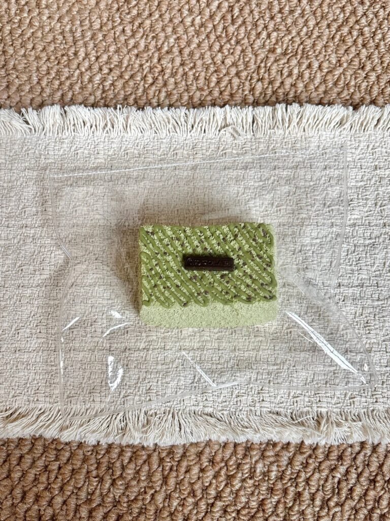 416000 Coconut Squishy Matcha Toast (Cream Clay 2.0 Texture Series) / 椰子捏 抹茶吐司（奶油泥2.0触感系列）