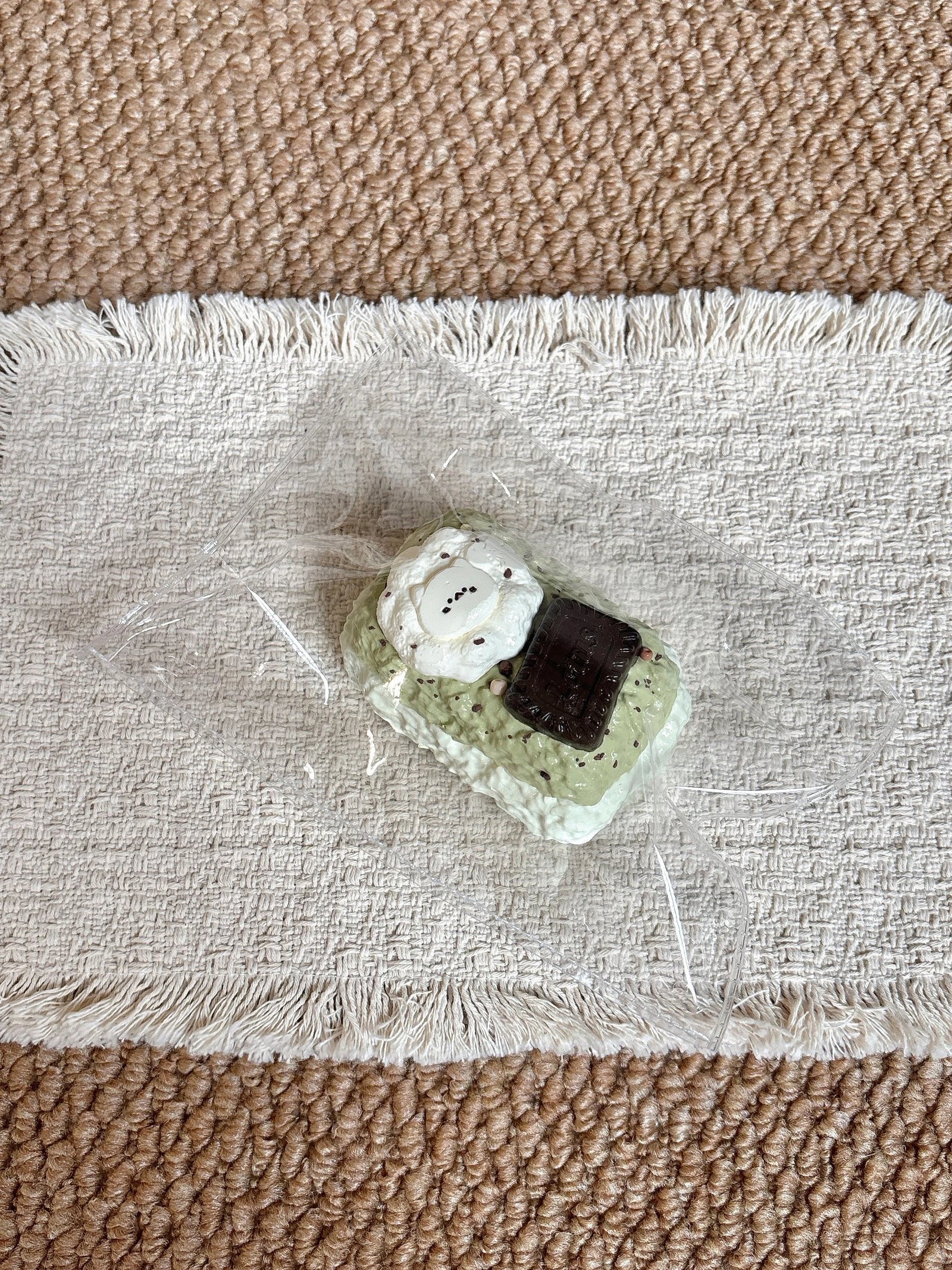 416004 Coconut Squishy Fried Egg Matcha Chocolate (Sticky Clay Texture Series) / 椰子捏 炸蛋抹巧(黏糊泥触感系列)
