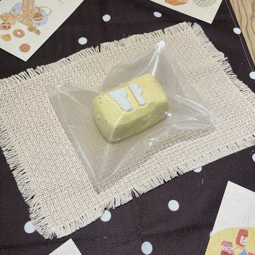182047 Cotton Candy Nian Knife and Fork Toast Light (Dry Cream Texture Series) / 棉花糖捏 刀叉吐司（浅）（干奶油触感系列）