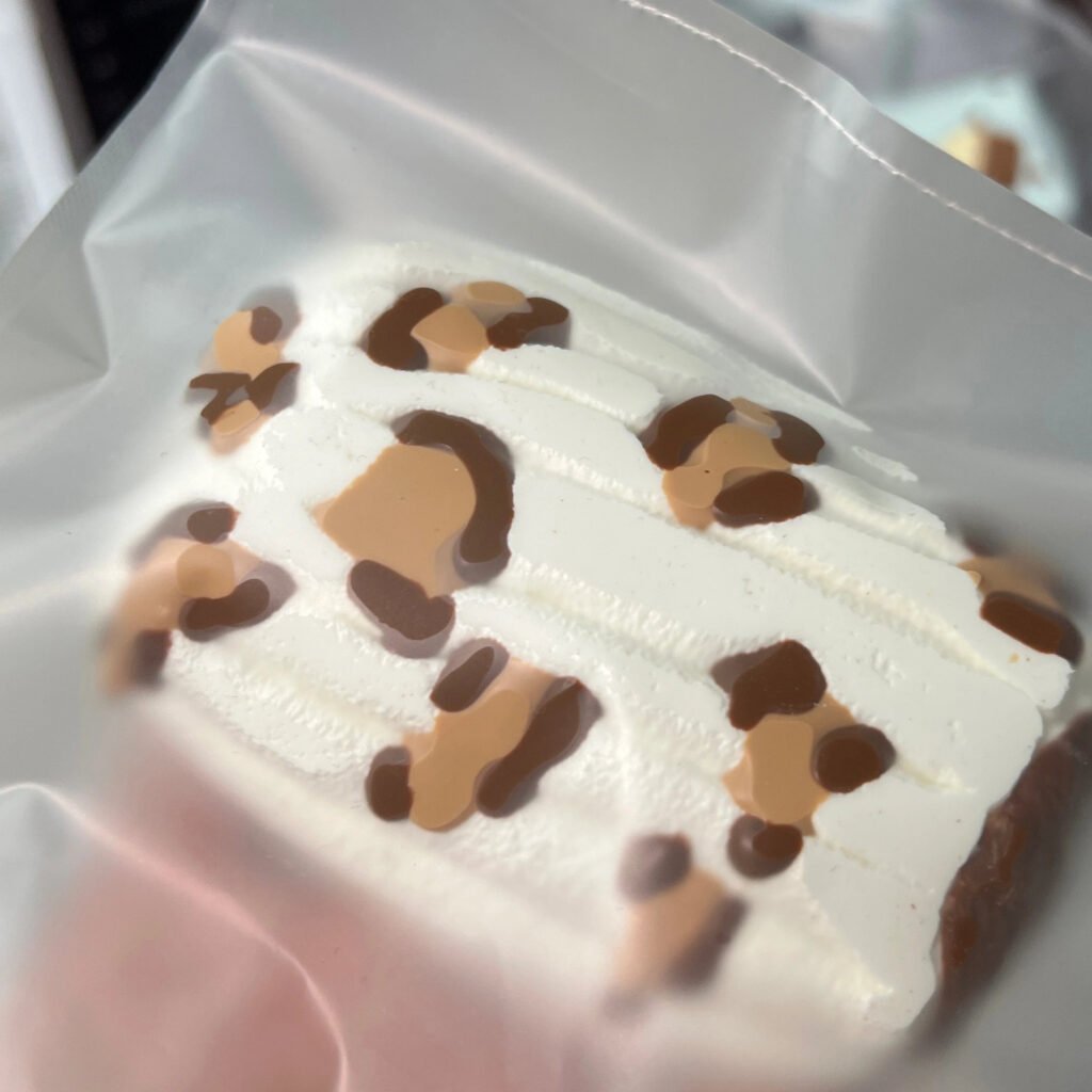 374003 Caramel Pea Defective Spotted Filled Chocolate Bar (Cotton Clay Texture Series) / 焦糖豌豆 瑕疵版斑点夹心巧克力棒(棉花泥触感系列)
