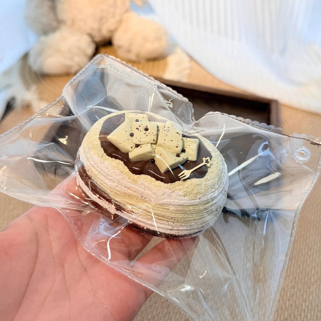 195016 Cream Peanut Matcha Nama Chocolate Mini Cake (Dry Cheese Clay Texture Series) / 奶油花生 抹茶生チョコミニケーキ(ドライチーズクレイ触感シリーズ)