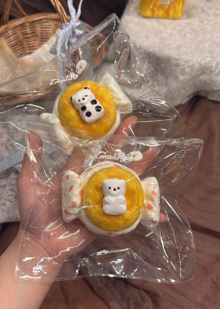 387004 Cream Pig Pink Polka Dot Bear Cookie (Cream Cheese Clay Texture Series) / 奶油猪 粉波点小熊饼干（干酪泥触感系列）