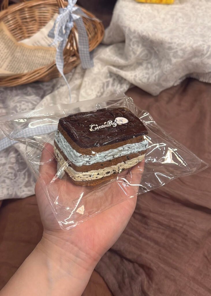387007 Cream Pig Mint Chocolate Milk Cake (Cream Cheese Clay Texture Series) / 奶油猪 薄巧奶糕（干酪泥触感系列）