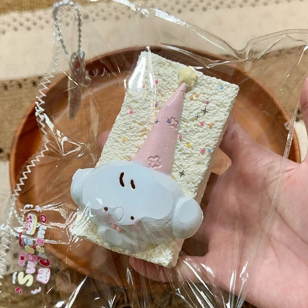 103004 Creamy Sweet Squishy Little Elephant Long Toast (Light Milk Paste Clay Texture Series) / 奶油小甜捏 小象长吐司（轻乳膏泥触感系列）