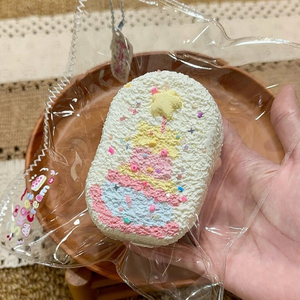 103007 Creamy Sweet Squishy Cream Cake Senbei (Oven Cream Clay Texture Series) / 奶油小甜捏 奶油蛋糕仙贝（烤箱奶油泥触感系列）
