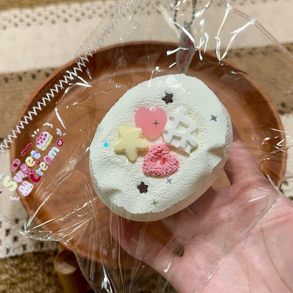 103008 Creamy Sweet Squishy Velvet Senbei (Oven Cream Clay Texture Series) / 奶油小甜捏 丝绒仙贝(烤箱奶油泥触感系列)