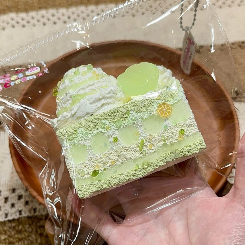 103017 Creamy Sweet Squishy Green Grape Cake Soft Toast (Milk Cake Clay Texture Series) / 奶油小甜捏 青提蛋糕绵绵吐司（奶糕泥触感系列）