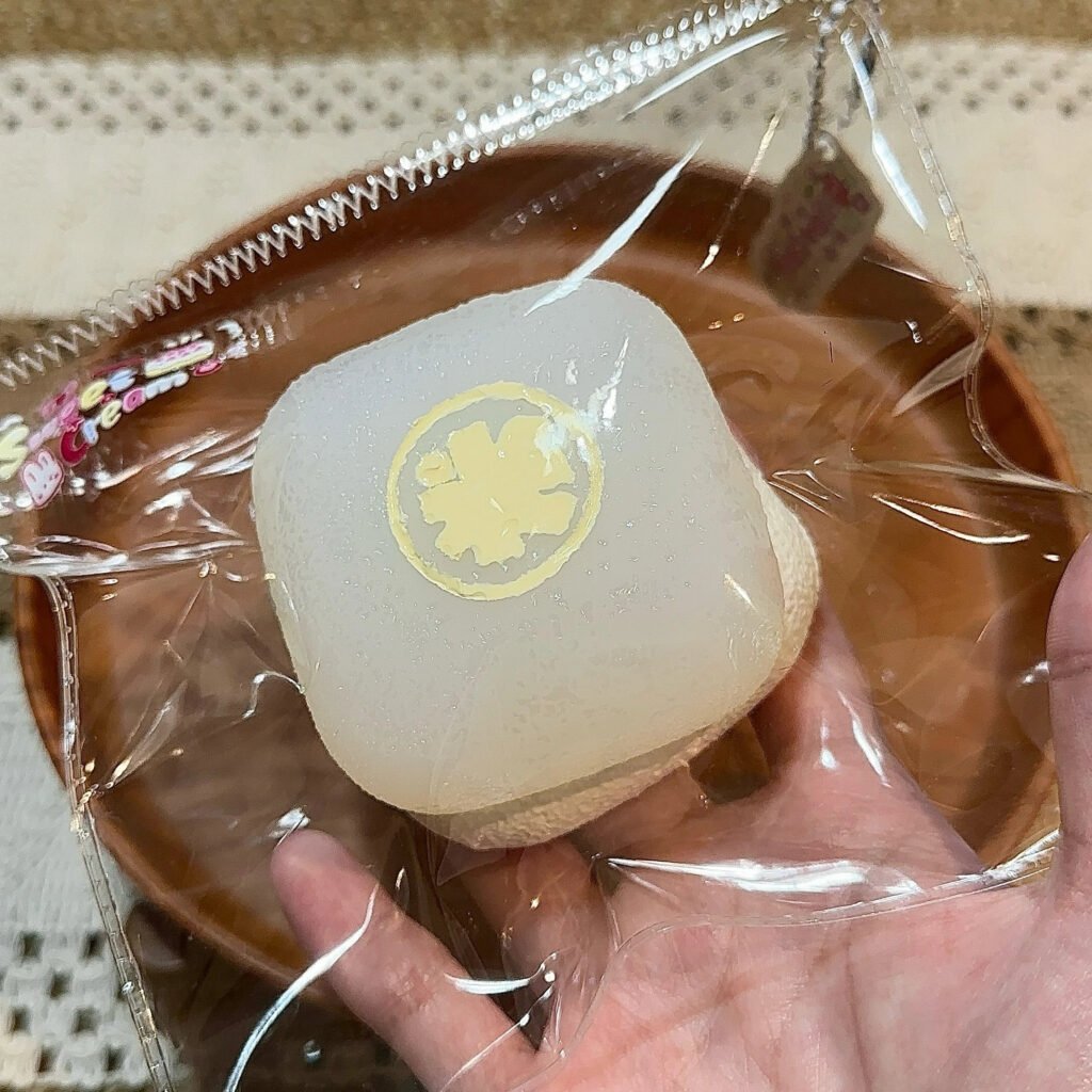 103024 Creamy Sweet Squishy Double-Layer Rice Cake (Light Milk Paste Clay Texture Series) / 奶油小甜捏 双层米糕（轻乳膏泥触感系列）