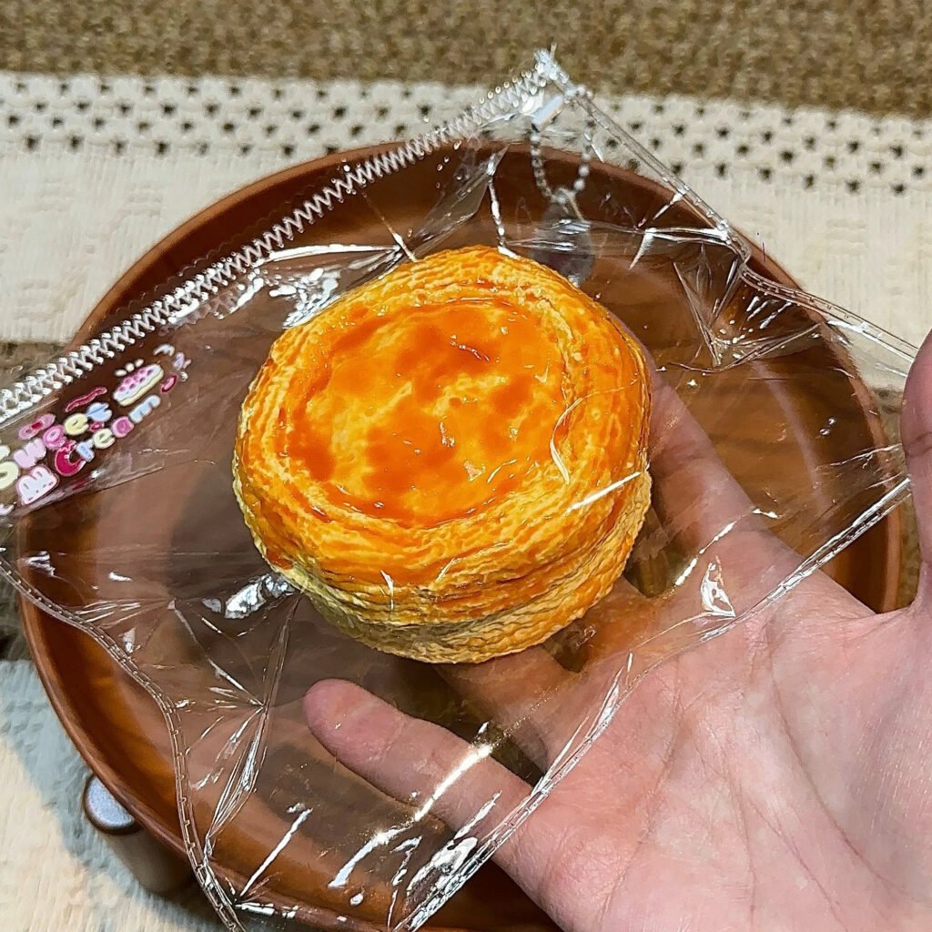 103025 Creamy Sweet Squishy Egg Tart (Light Milk Paste Clay Texture Series) / 奶油小甜捏 蛋挞（轻乳膏泥触感系列）