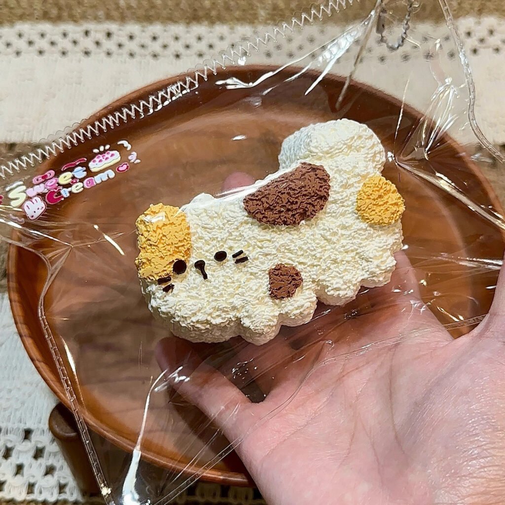 103034 Creamy Sweet Squishy Calico Cat (Milk Cake Clay Texture Series) / 奶油小甜捏 三花猫猫(奶糕泥触感系列)