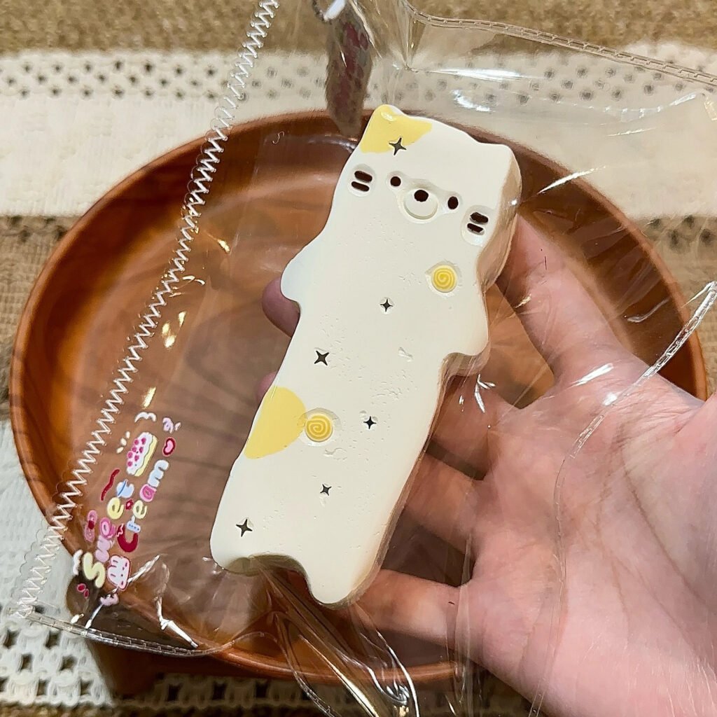 103035 Creamy Sweet Squishy Butter Cat Bar (Milk Cake Clay Texture Series) / 奶油小甜捏 黄油猫条(奶糕泥触感系列)
