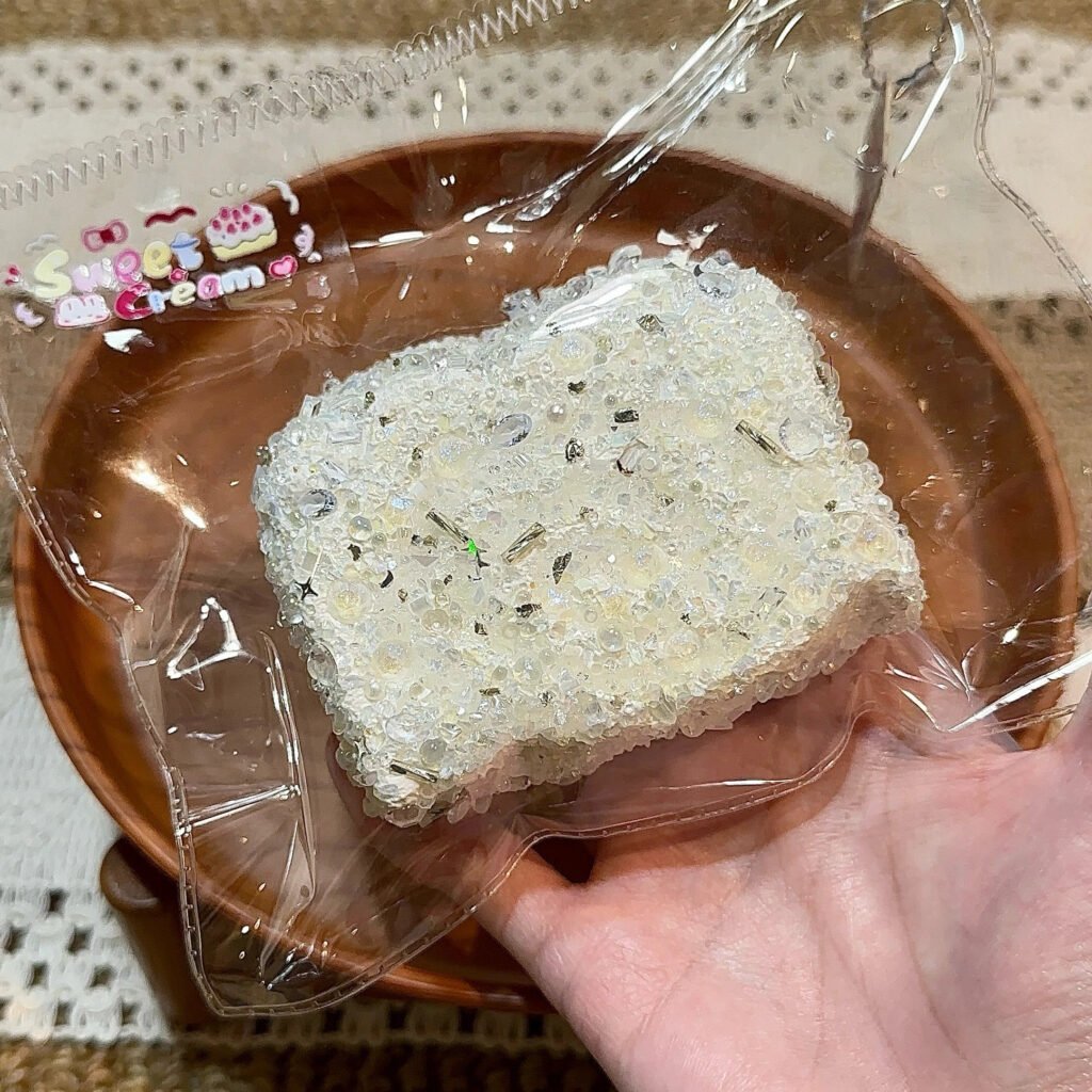 103037 Creamy Sweet Squishy Crumb-Coated Double-Layer Toast (Milk Cake Clay Texture Series) / 奶油小甜捏 裹碎双层吐司（奶糕泥触感系列）
