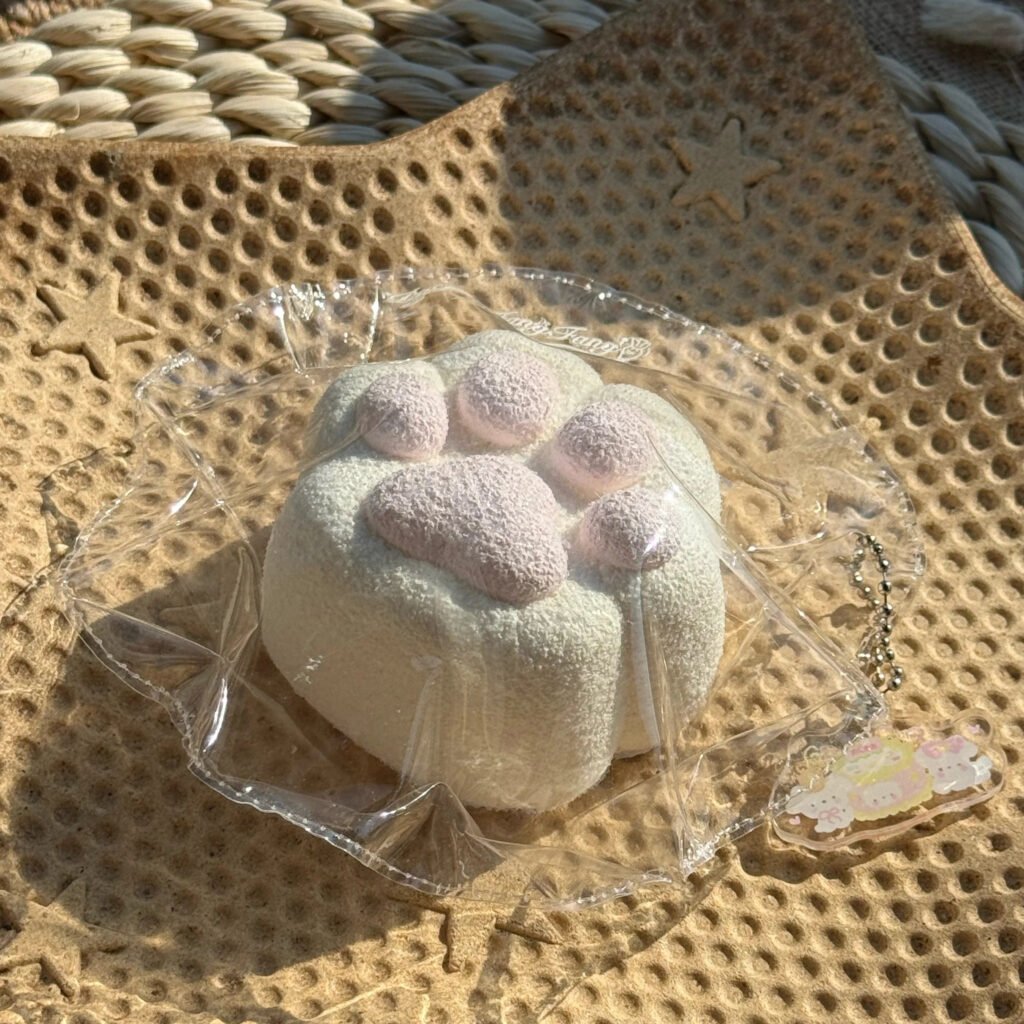 361017 Da Da Fang Fang Snowy Fuzzy Cat Paw (Fluffy Clay Texture Series) / 大大方方 雪绒猫爪（蓬松泥触感系列）