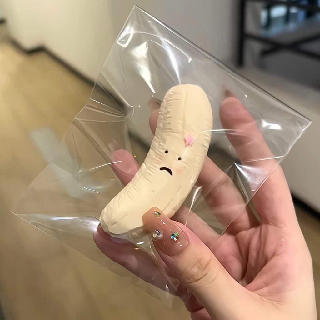 370015 Daidai Budai Banana Baby Crying (Dry Cheese Clay Texture Series) / 呆呆不呆 香蕉宝宝呜呜（干酪触感系列）